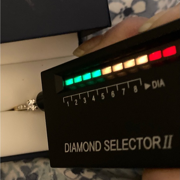 Diamond Ring 3/4-1 C My own Diamonds with3 sm stones on sides. NWOT 6-6.5 14 k - Picture 3 of 6